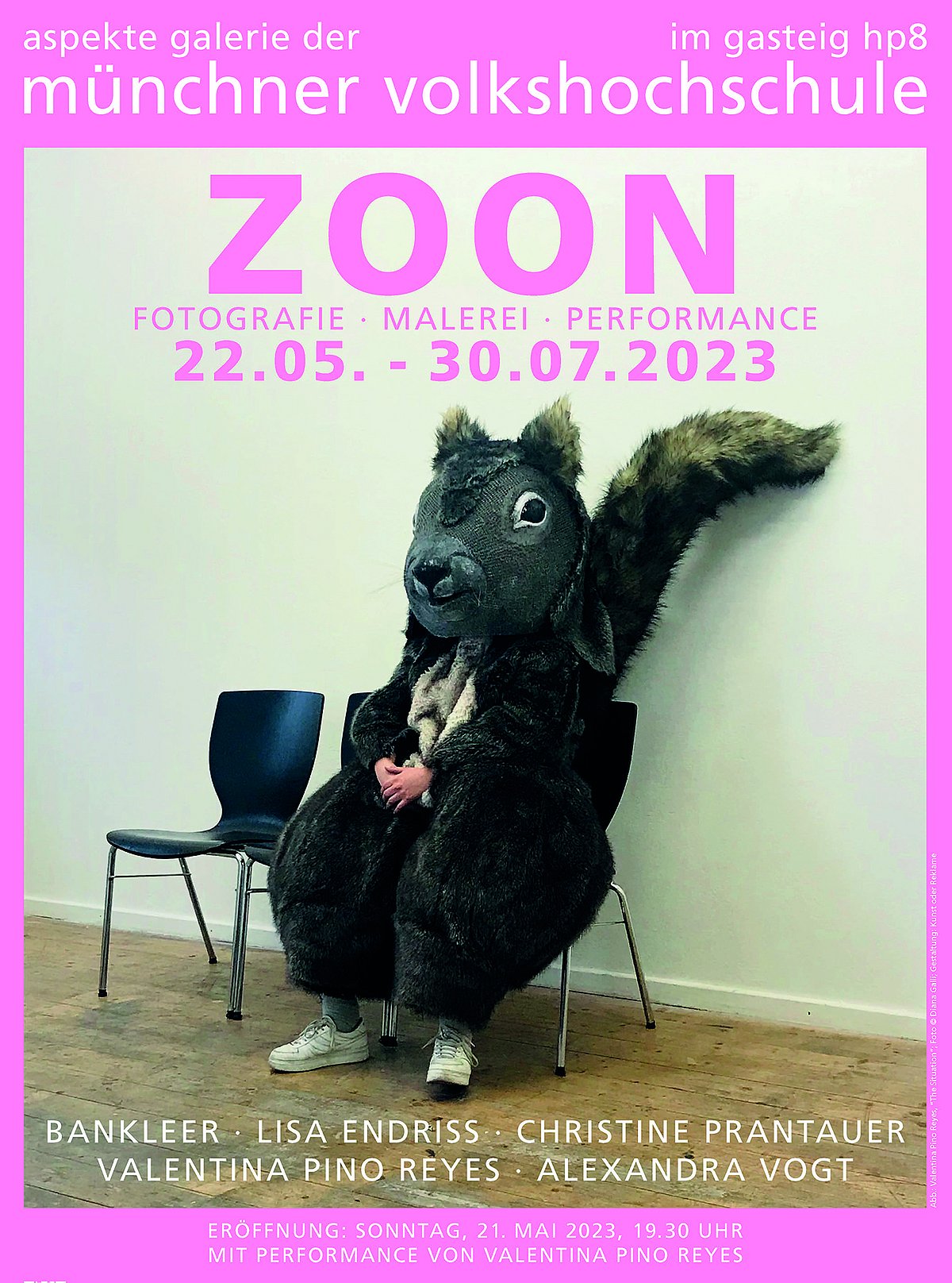 Plakat Ausstellung "ZOON": Person in Grauhörnchen-Kostüm, sitzend auf einem Stuhl