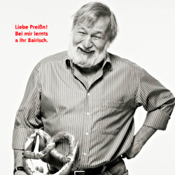 Dozent für Bairisch mit einer Breze in der Hand